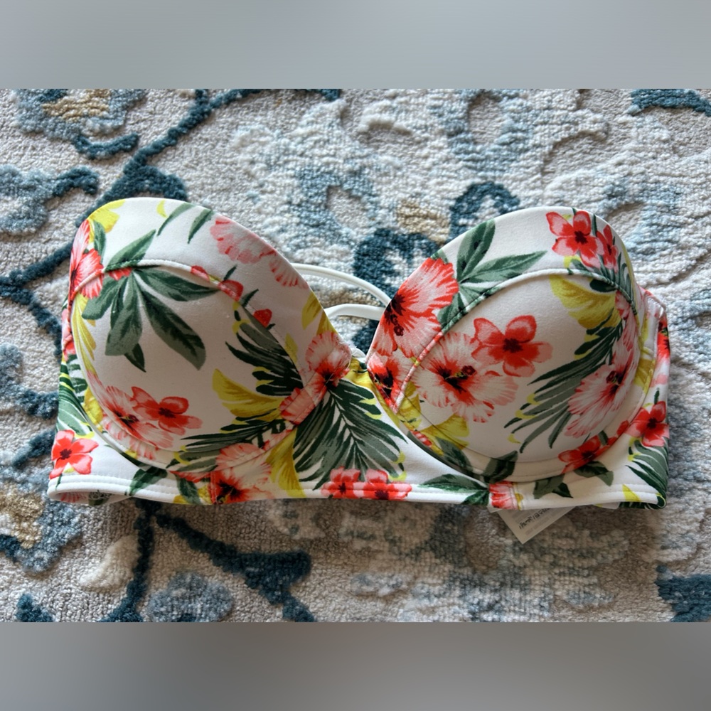 Strapless Hollister floral bikini top size XS and bottom size M - Picture 3 of 6